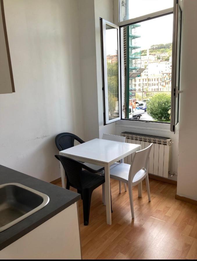 Cavour Guest House Вентимилья Экстерьер фото