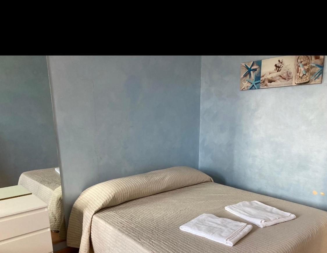 Cavour Guest House Вентимилья Экстерьер фото