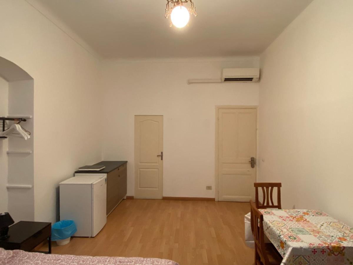 Cavour Guest House Вентимилья Экстерьер фото