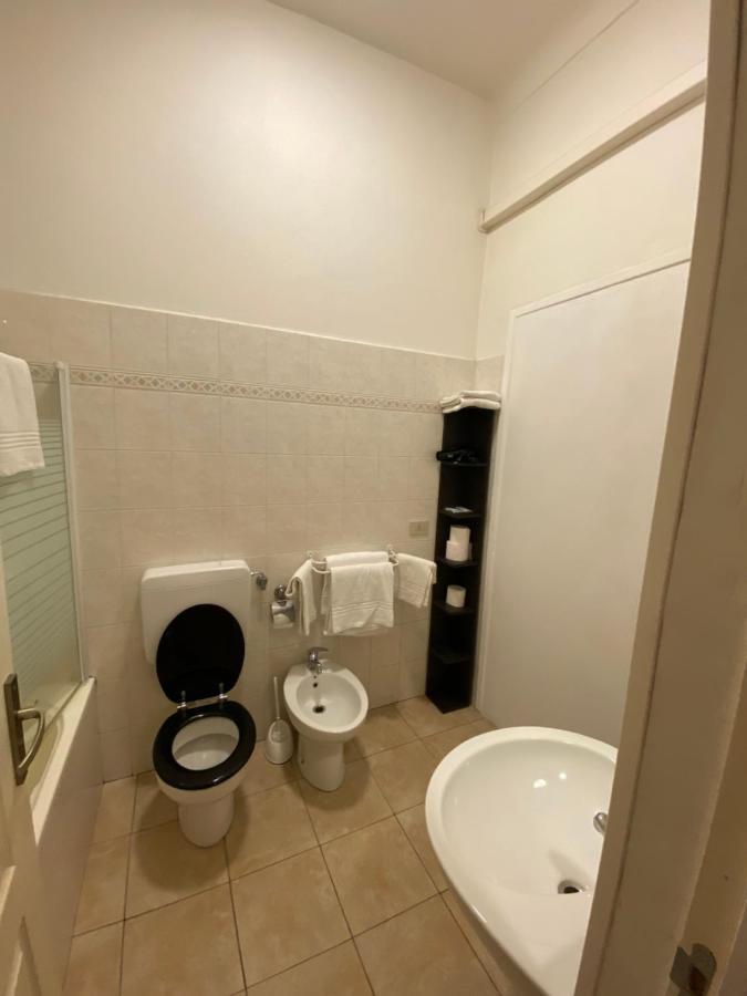 Cavour Guest House Вентимилья Экстерьер фото