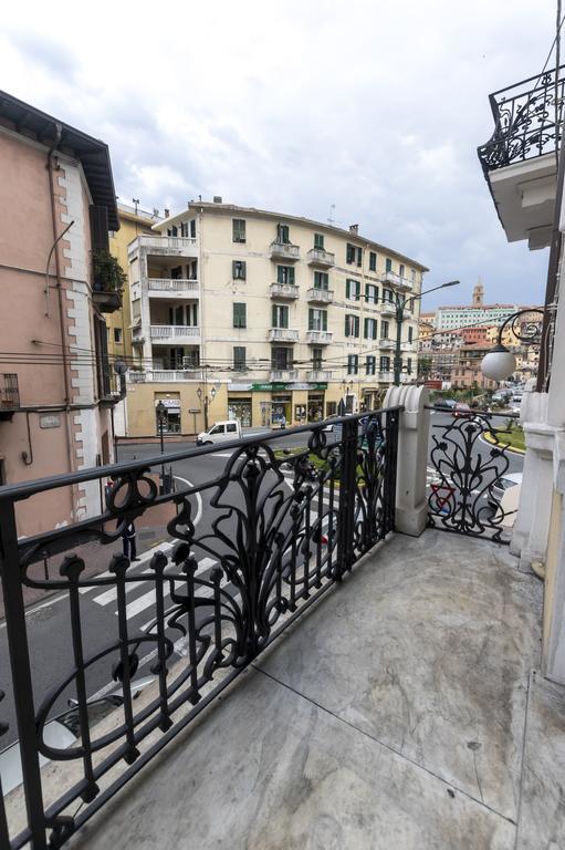 Cavour Guest House Вентимилья Экстерьер фото