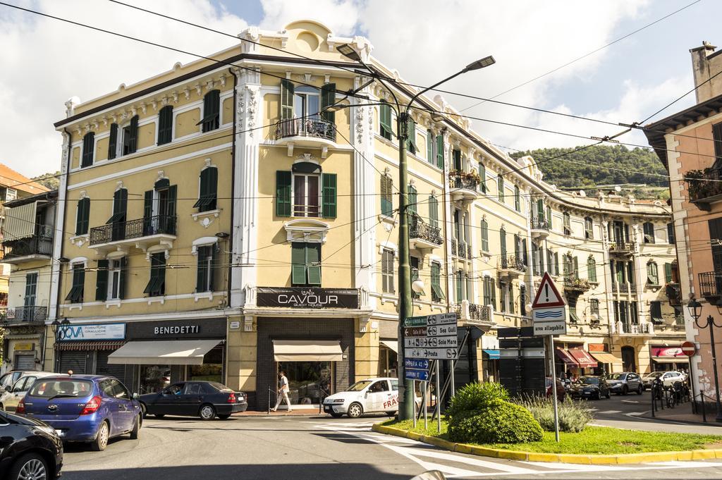 Cavour Guest House Вентимилья Экстерьер фото