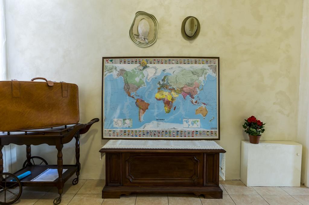 Cavour Guest House Вентимилья Экстерьер фото
