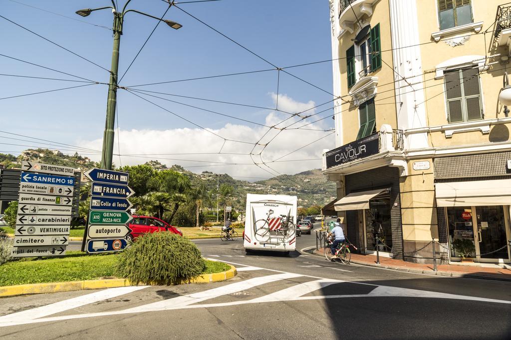 Cavour Guest House Вентимилья Экстерьер фото