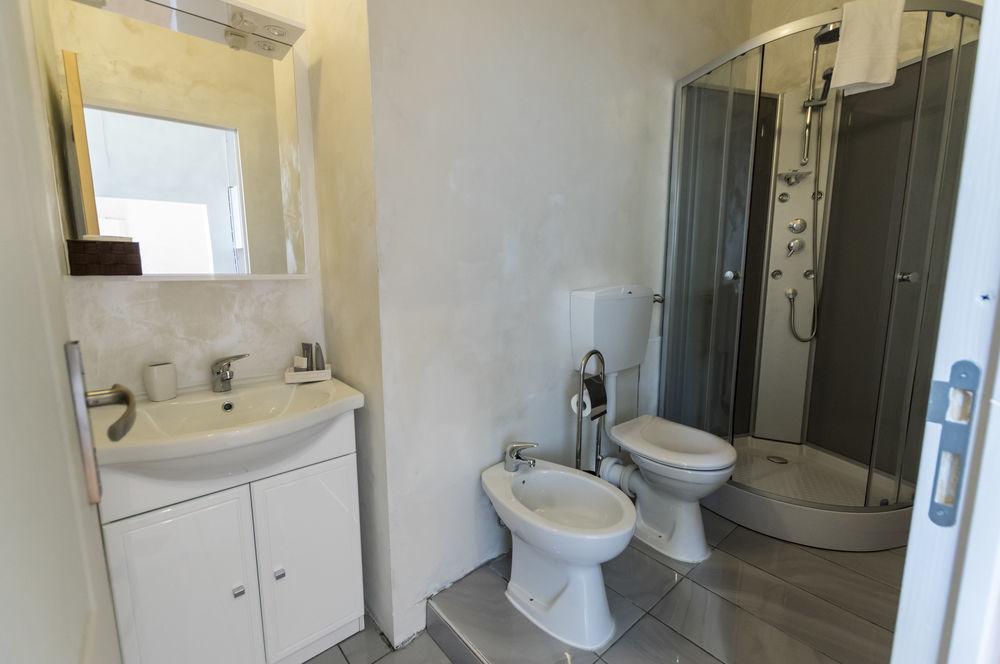 Cavour Guest House Вентимилья Экстерьер фото