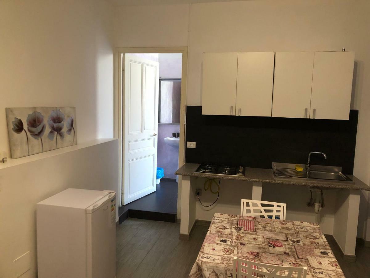 Cavour Guest House Вентимилья Экстерьер фото