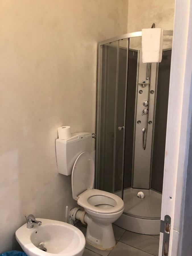 Cavour Guest House Вентимилья Экстерьер фото