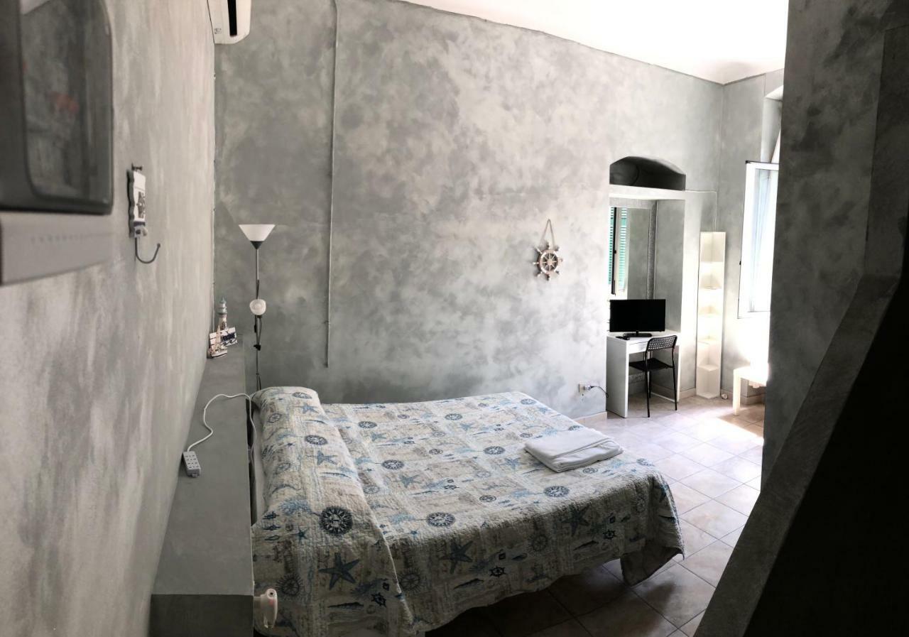 Cavour Guest House Вентимилья Экстерьер фото