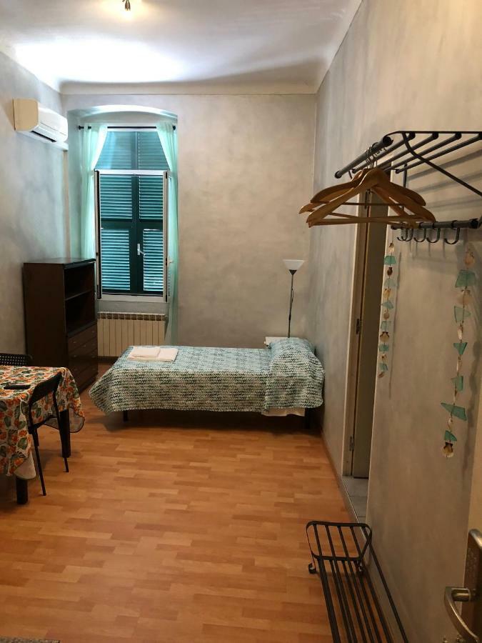 Cavour Guest House Вентимилья Экстерьер фото